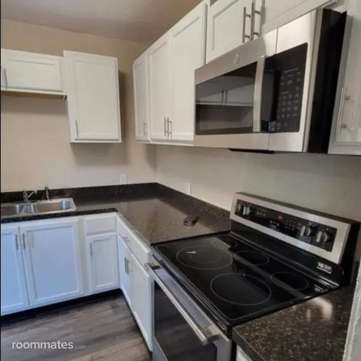 Room for rent in Jacksonville, FL $750, house