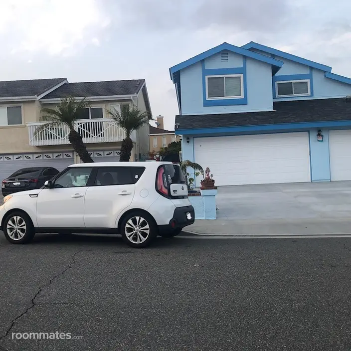 Room for rent in Huntington Beach, CA $998, house