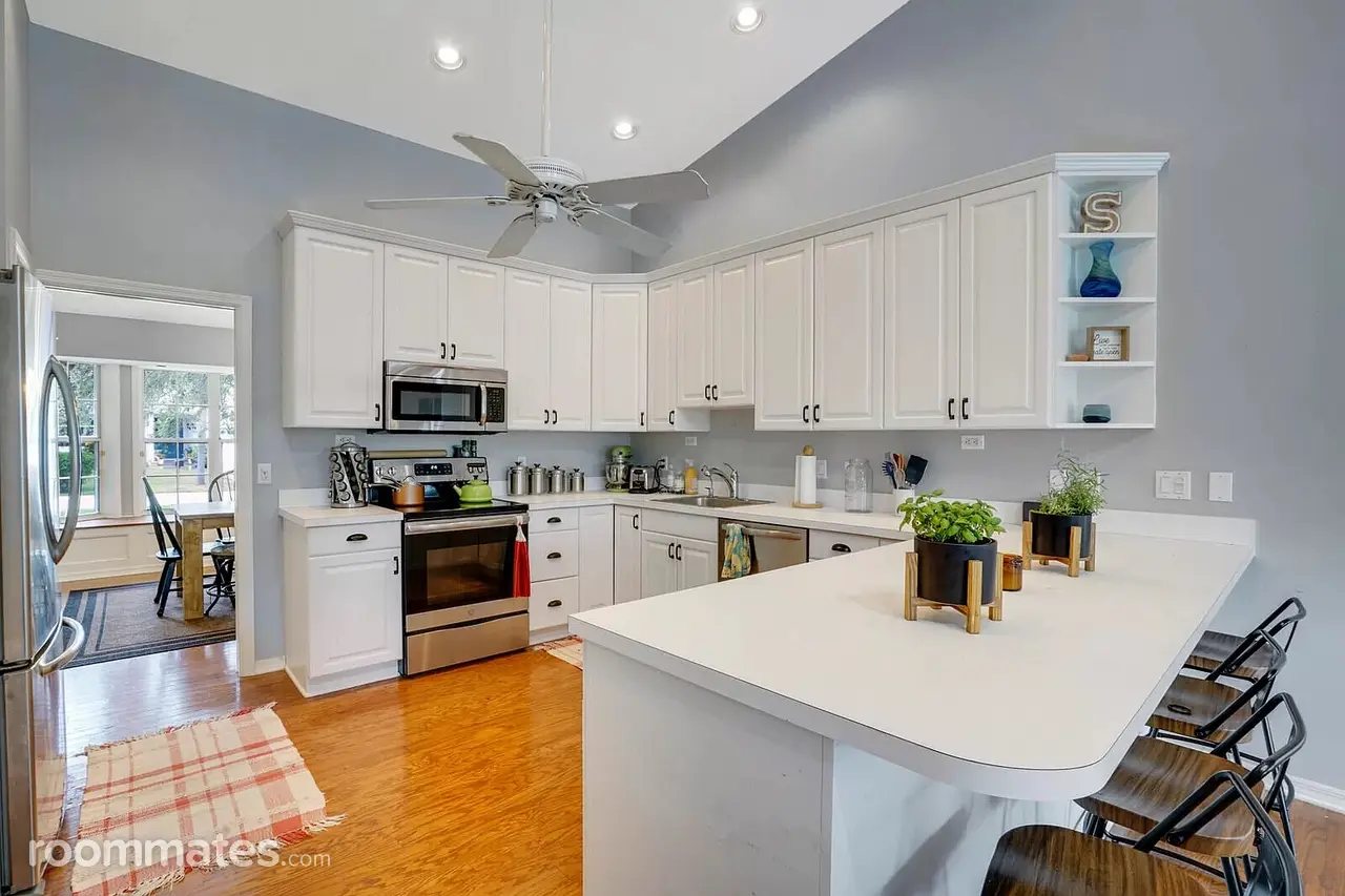 Profile photo 3 of 6