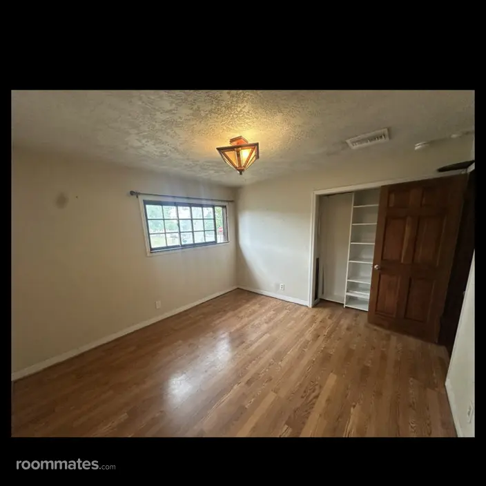 Room for rent in Northridge, CA $1300, house