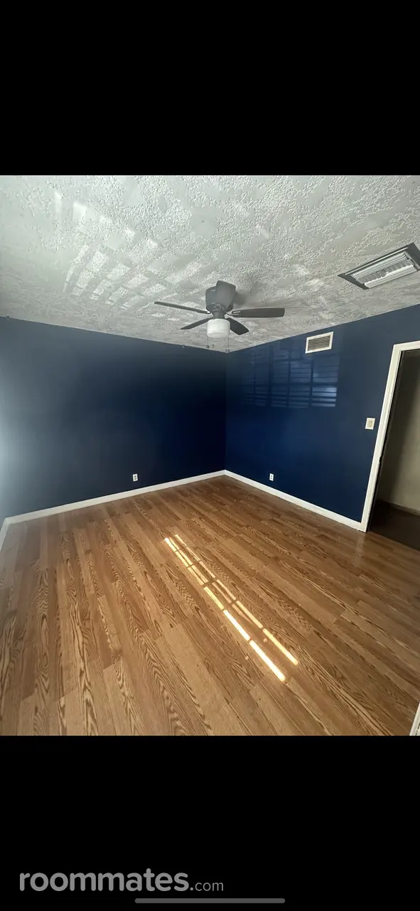 Profile photo 6 of 9