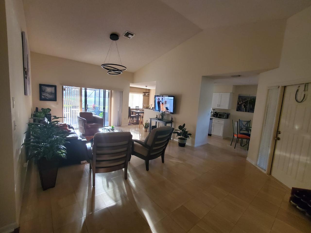 Profile photo 12 of 18