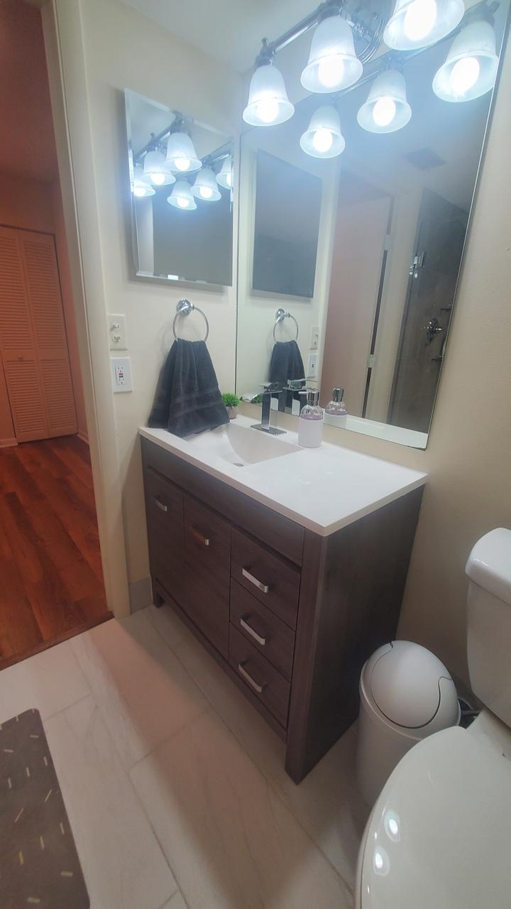 Profile photo 7 of 18