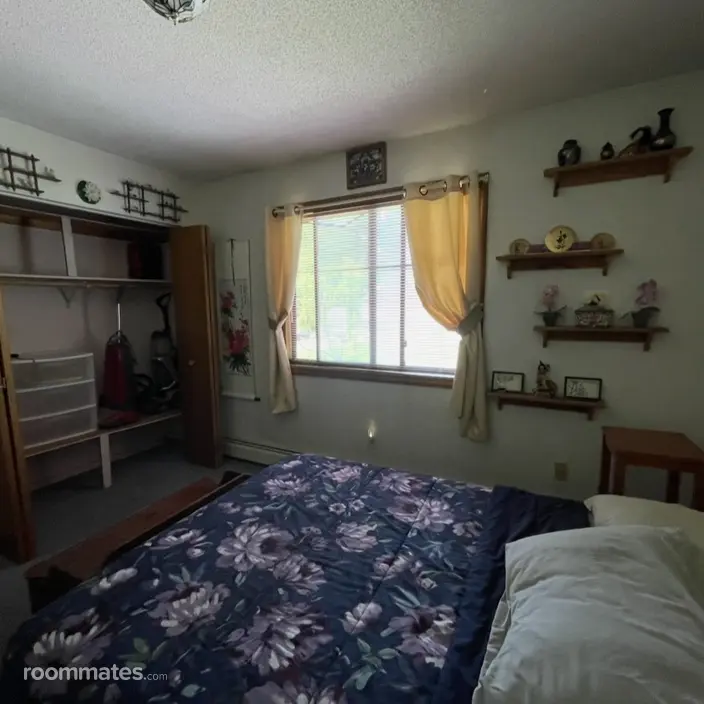 Room for rent in Bloomfield, CT $900, house
