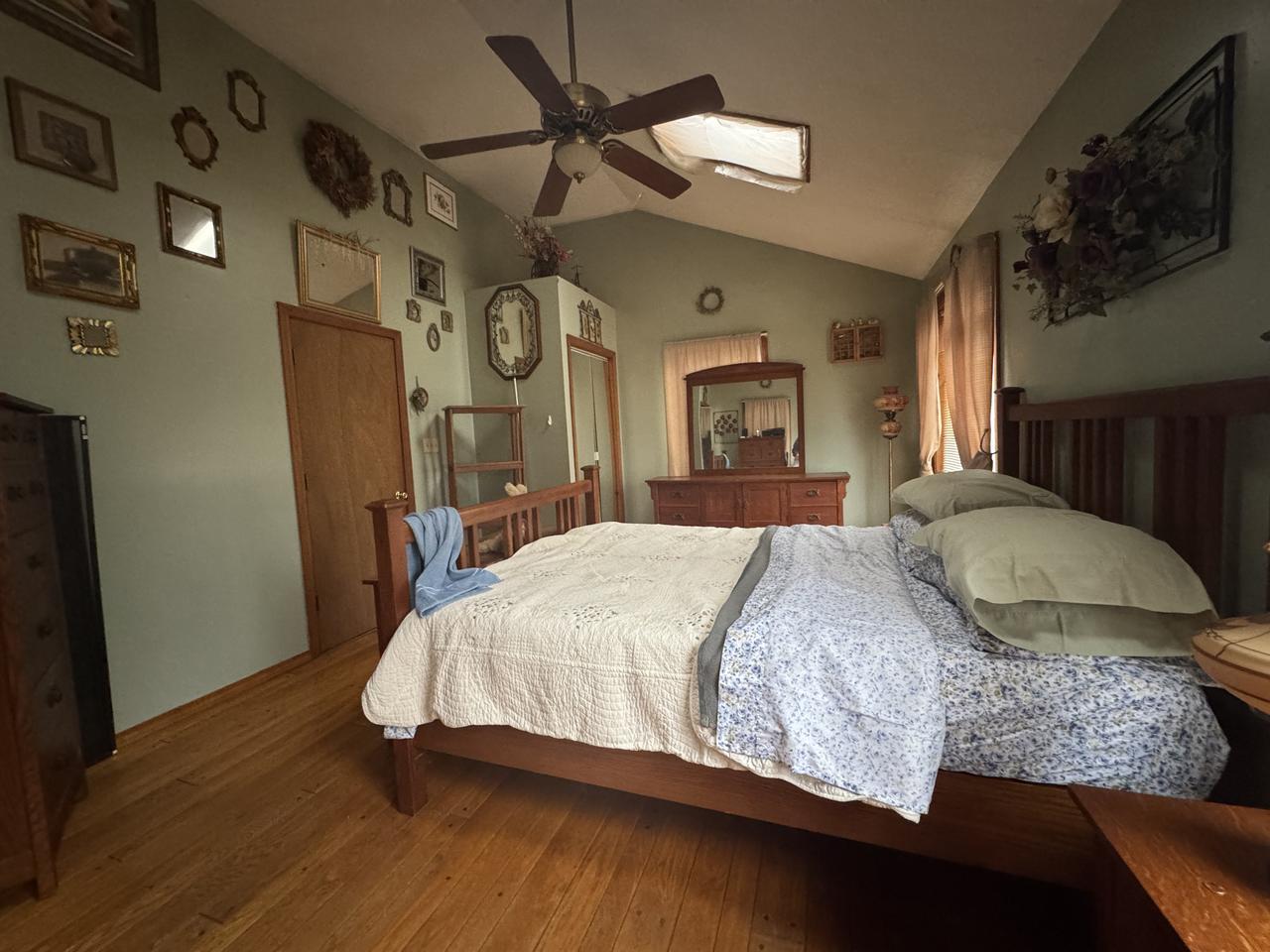 Profile photo 4 of 8