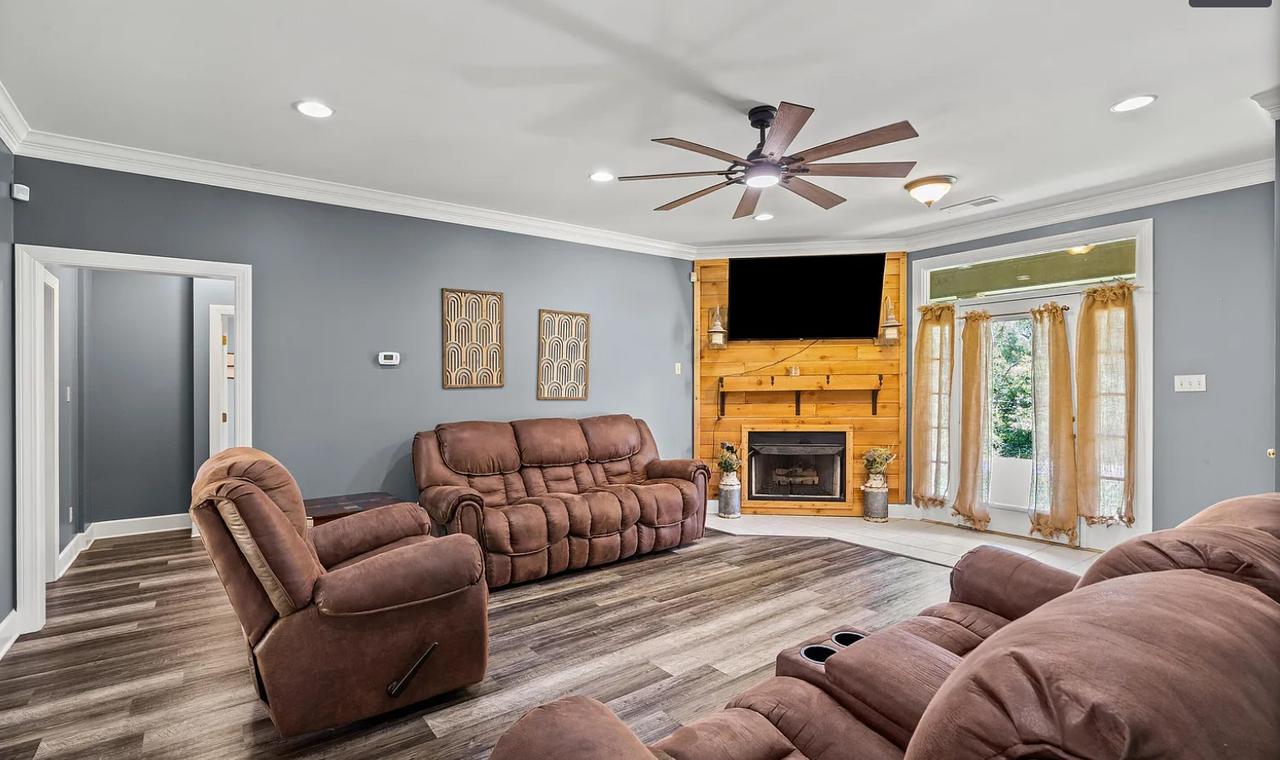 Profile photo 5 of 9