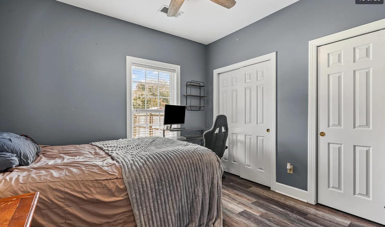 Profile photo 3 of 9