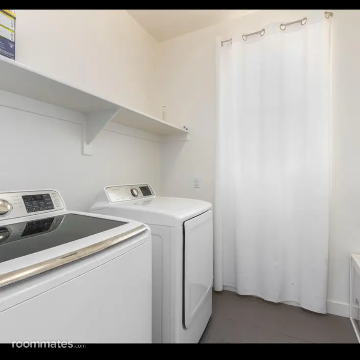 Room for rent in Phoenix, AZ $1000, house