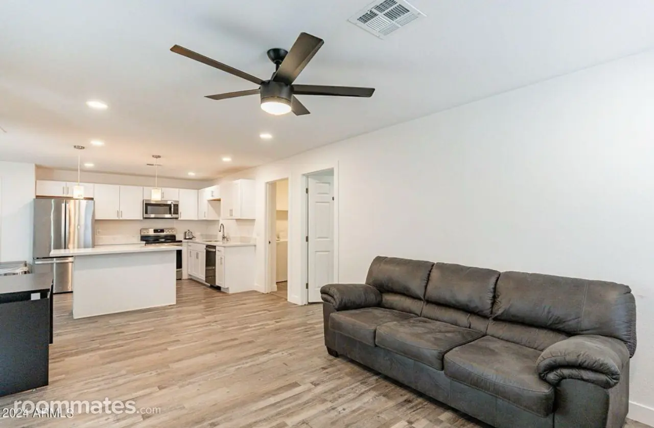 Profile photo 6 of 8