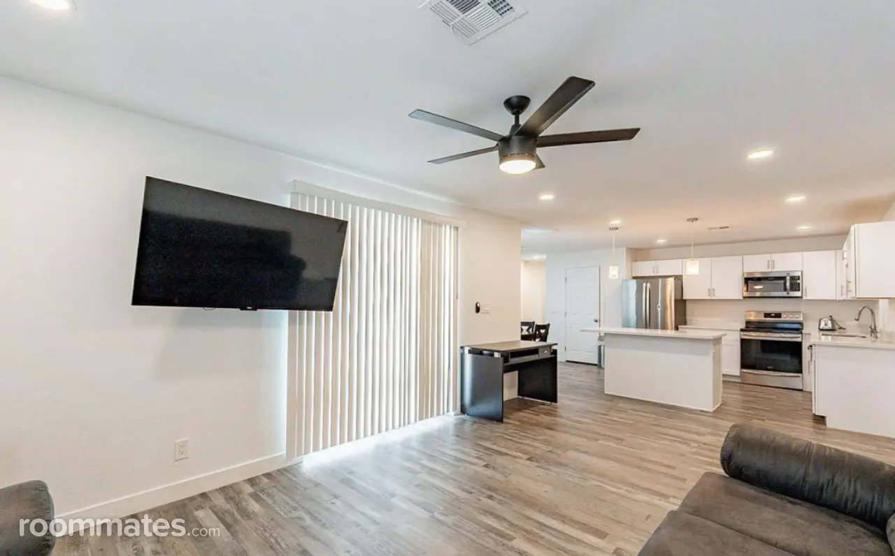 Profile photo 3 of 8