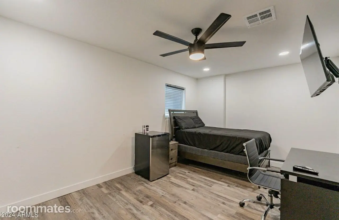 Profile photo 5 of 8