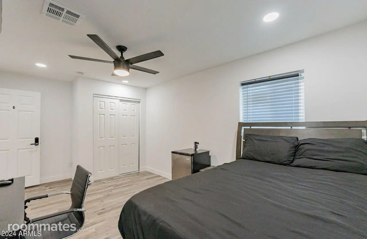 Profile photo 4 of 8