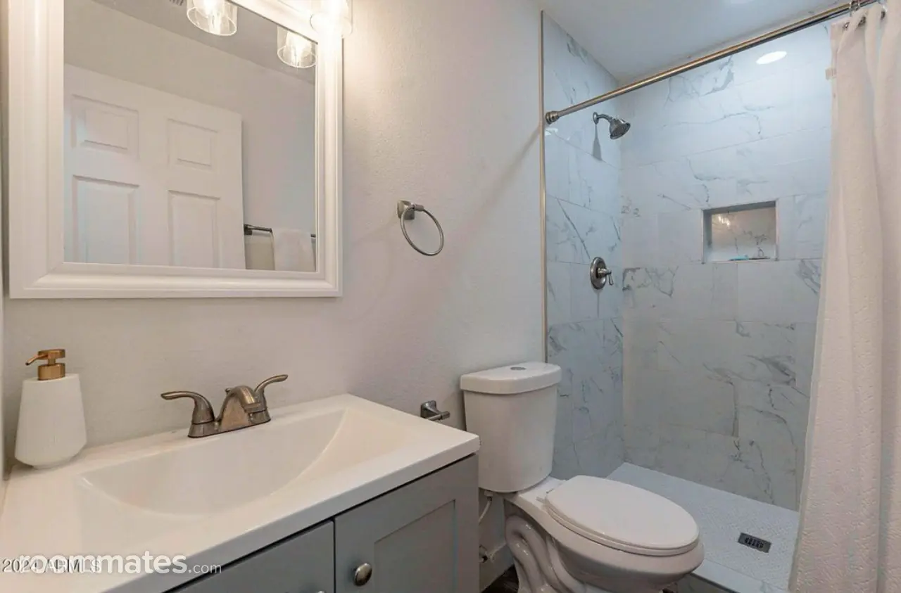 Profile photo 7 of 8