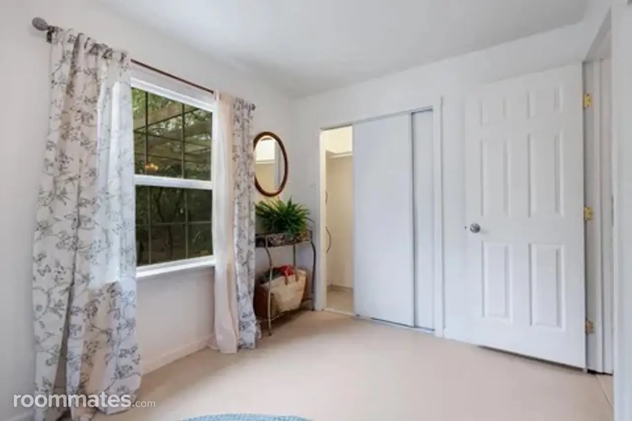 Profile photo 3 of 4