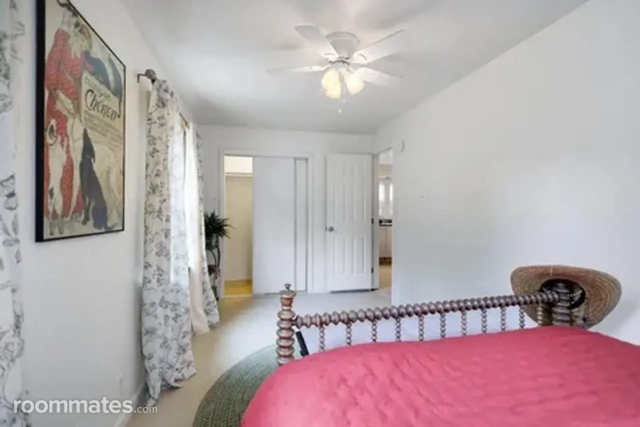 Profile photo 2 of 4