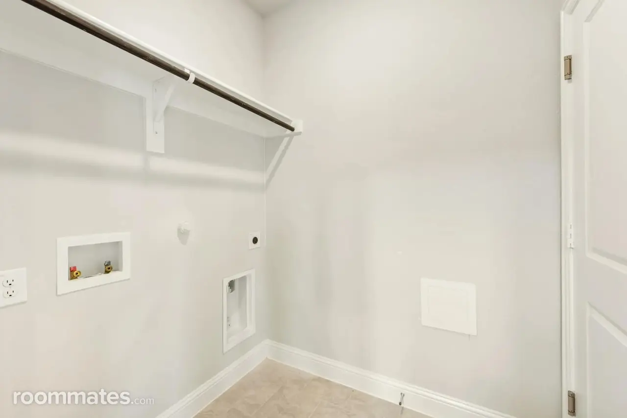 Profile photo 4 of 11