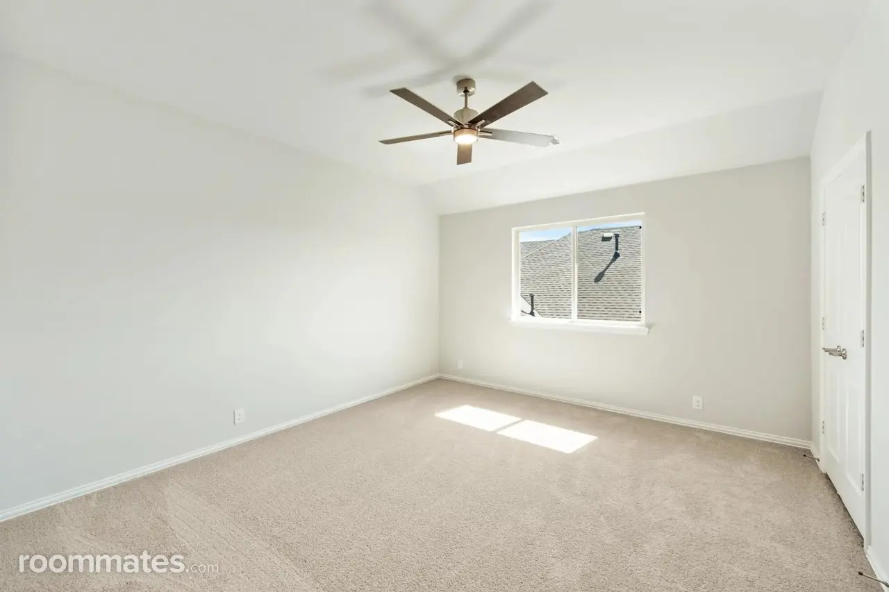 Profile photo 3 of 11