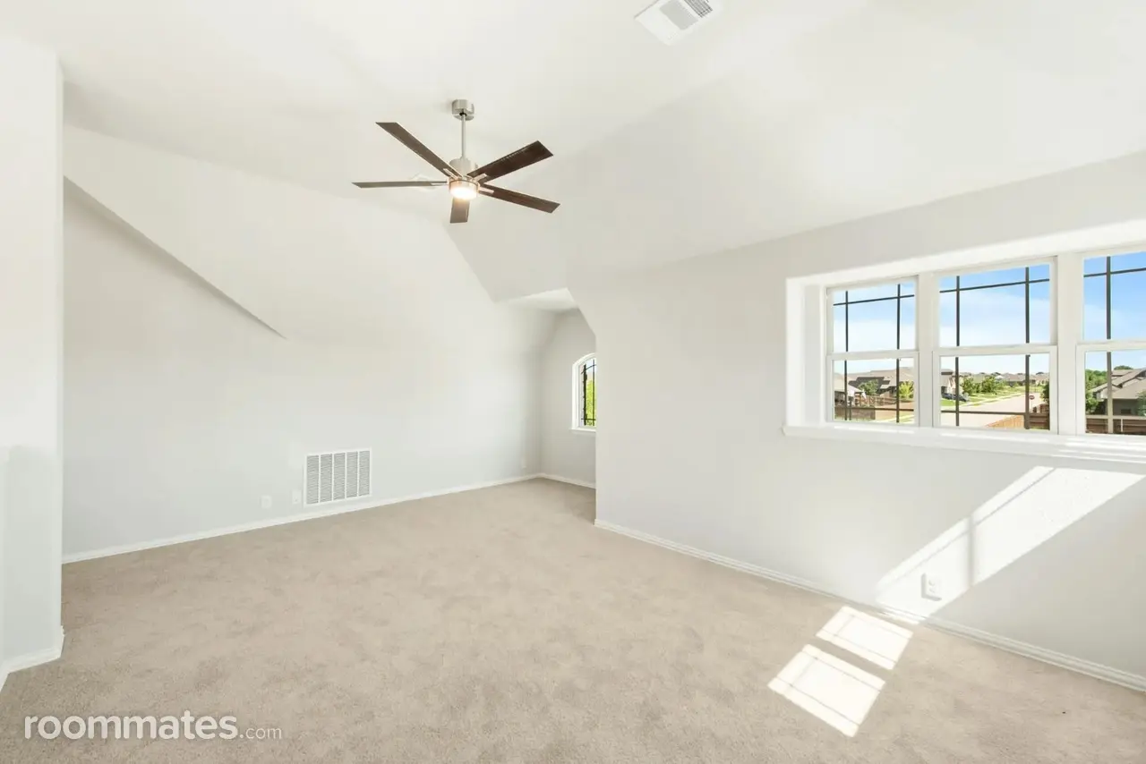 Profile photo 2 of 11