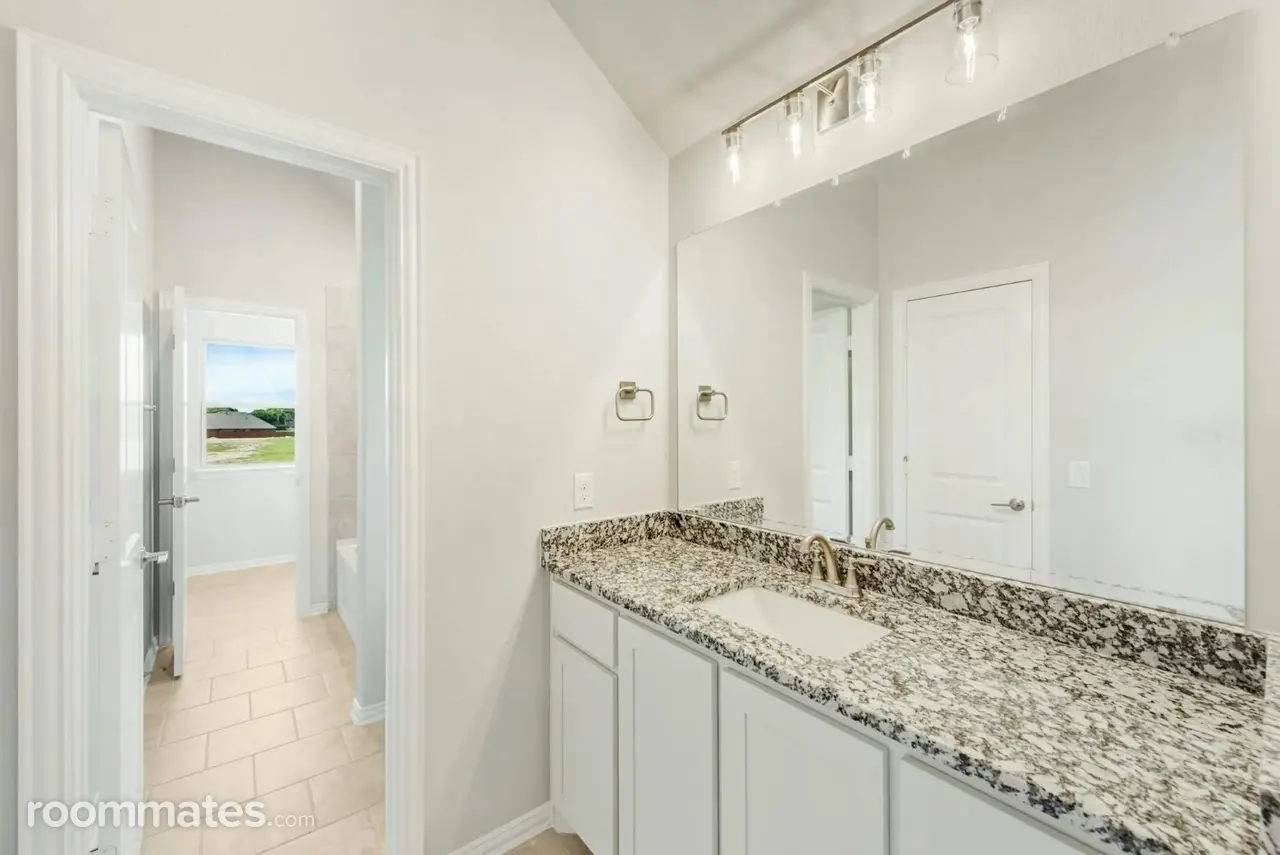 Profile photo 8 of 11