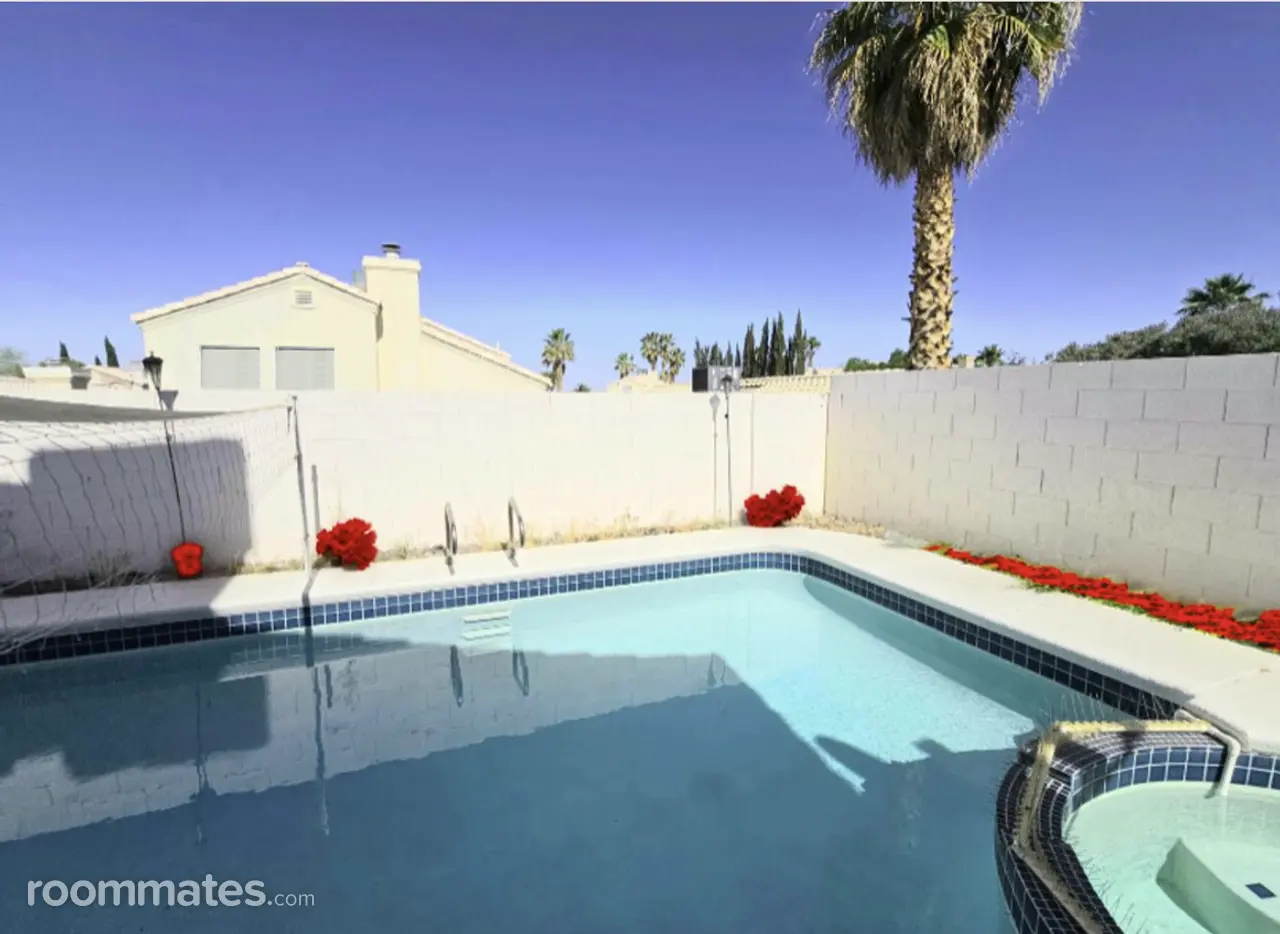 Profile photo 9 of 9