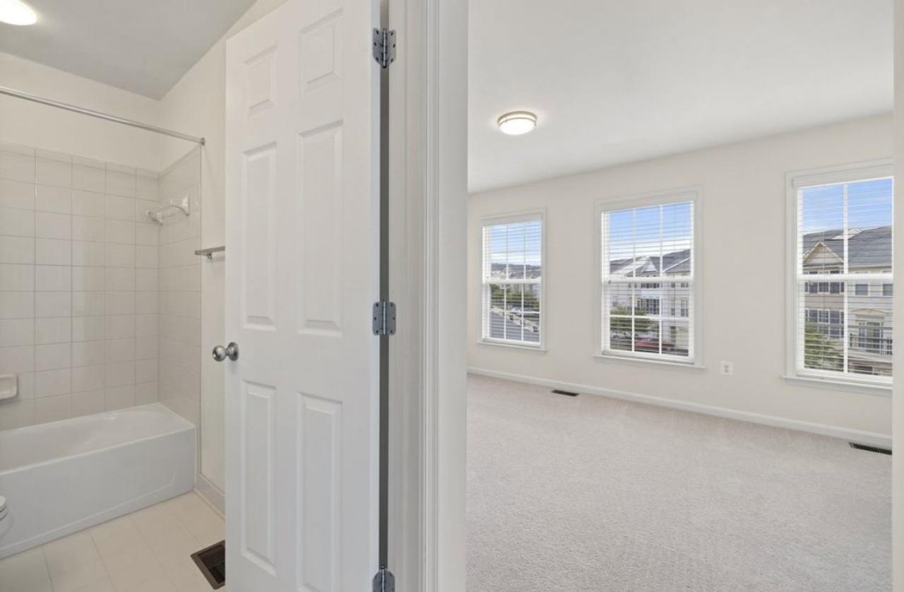 Profile photo 7 of 11