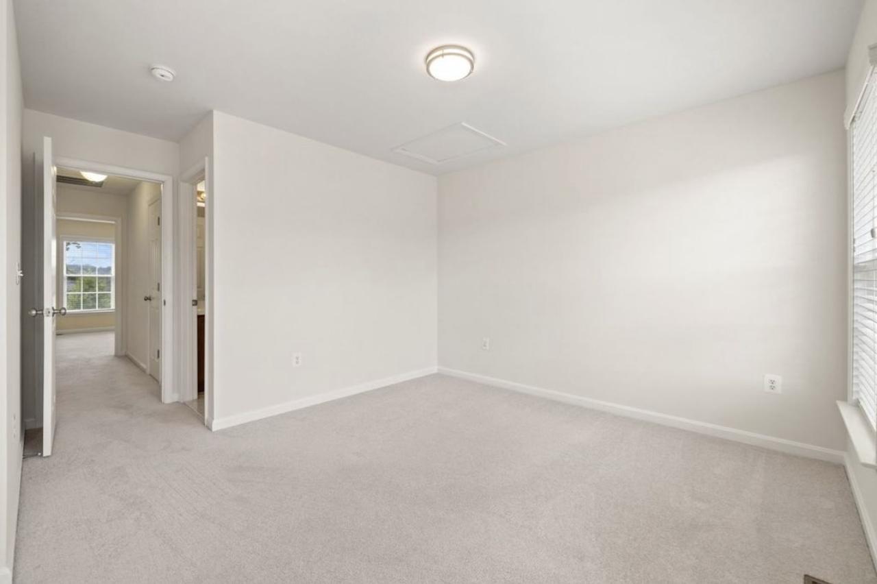 Profile photo 9 of 11