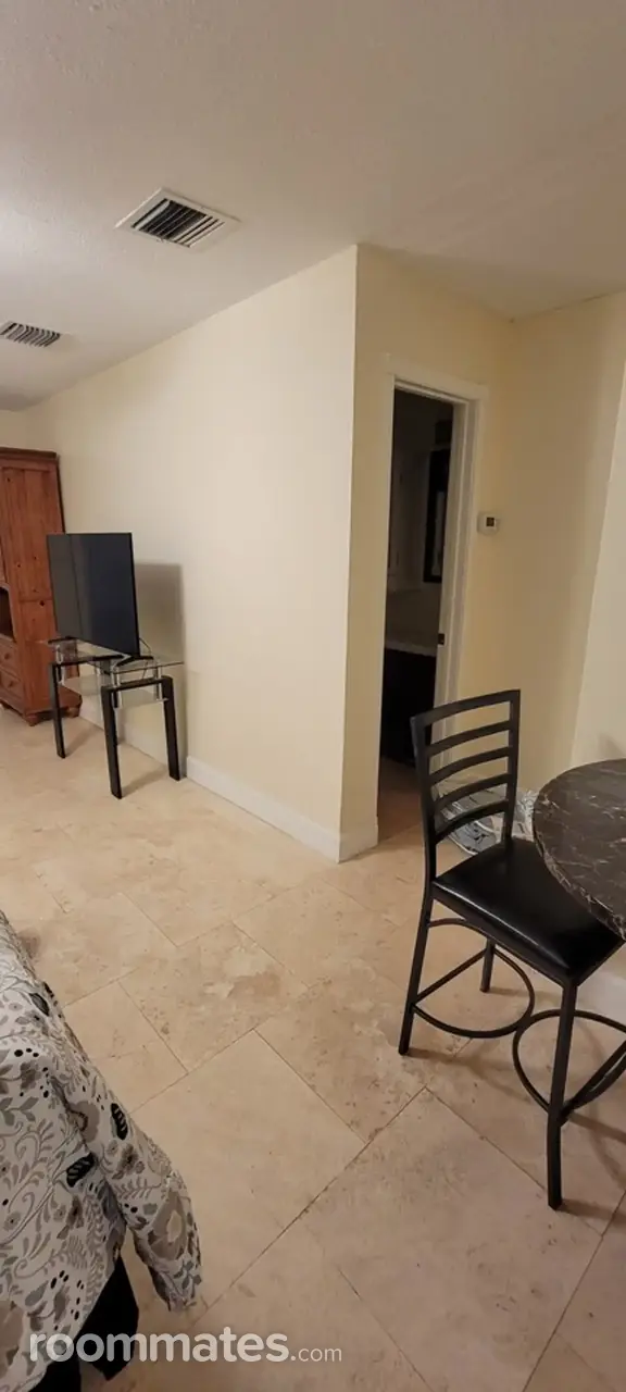 Profile photo 7 of 10