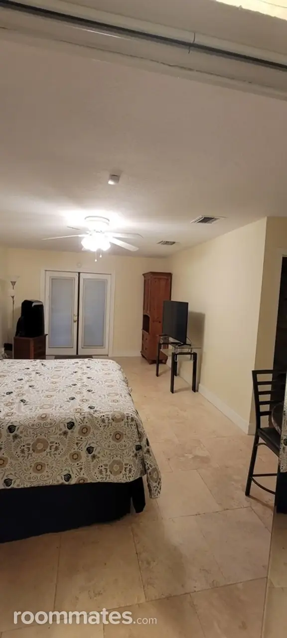 Profile photo 3 of 10