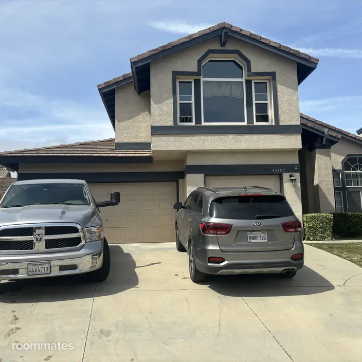 Room for rent in Lancaster, CA $1000, house