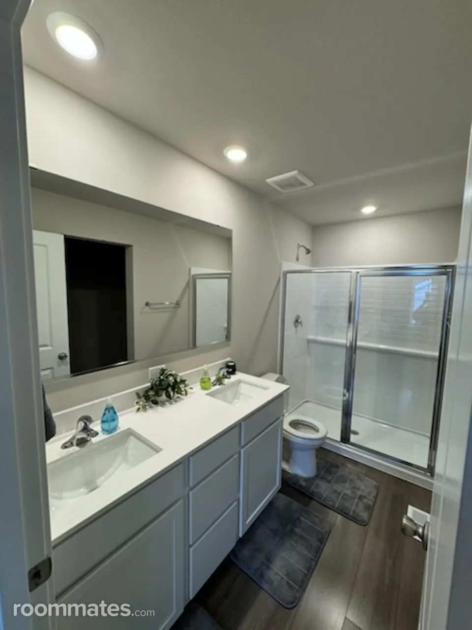 Profile photo 4 of 12