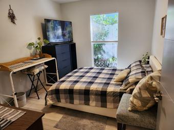 Room for rent in Miami, FL $1200, house