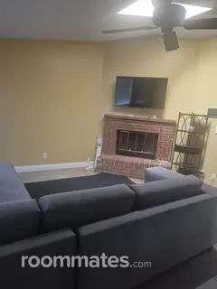 Room for rent in Bakersfield, CA $700, house