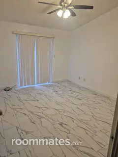Room for rent in Bakersfield, CA $900, house