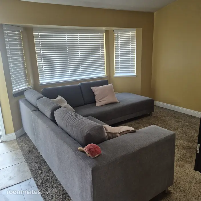 Room for rent in Bakersfield, CA $700, house