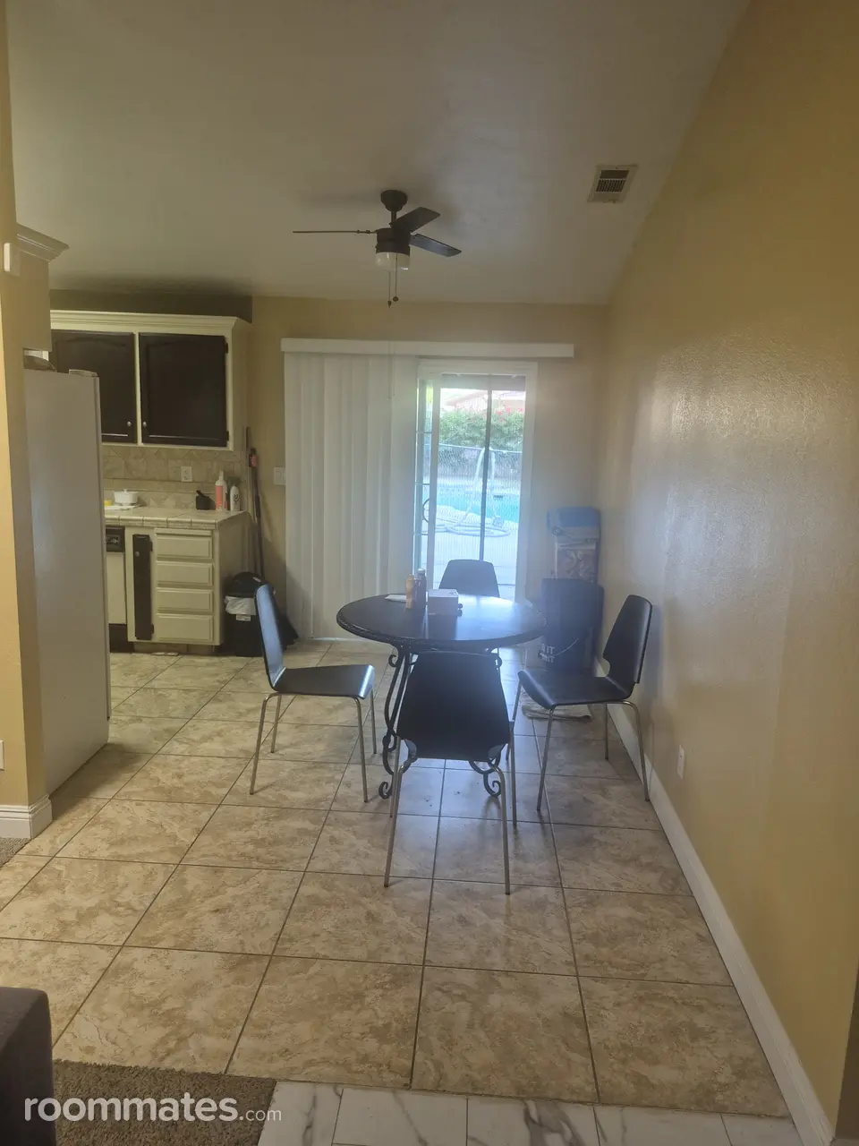 Room for rent in Bakersfield, CA $700, house