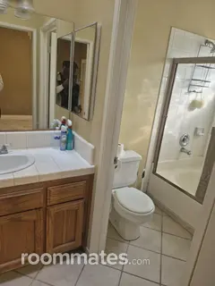 Room for rent in Bakersfield, CA $900, house