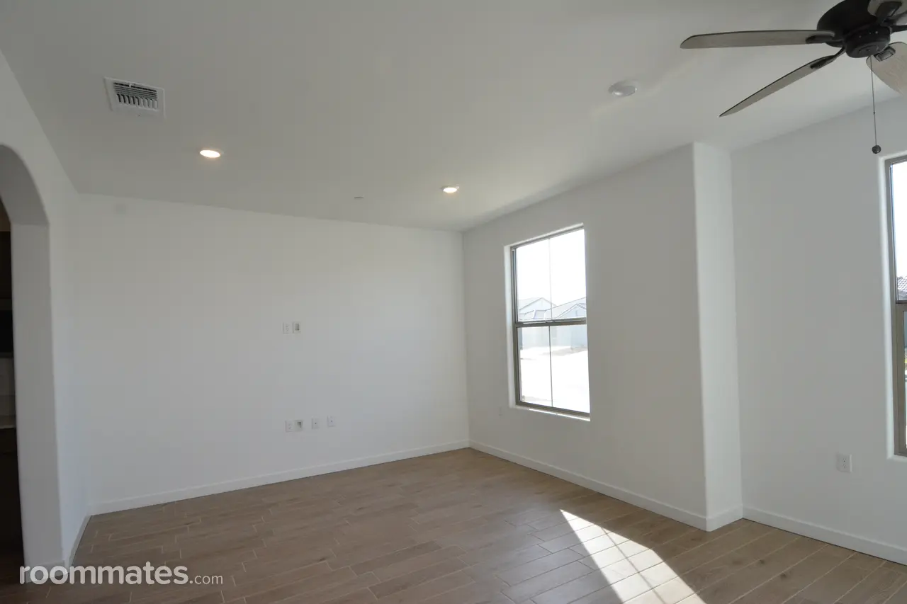 Profile photo 7 of 11