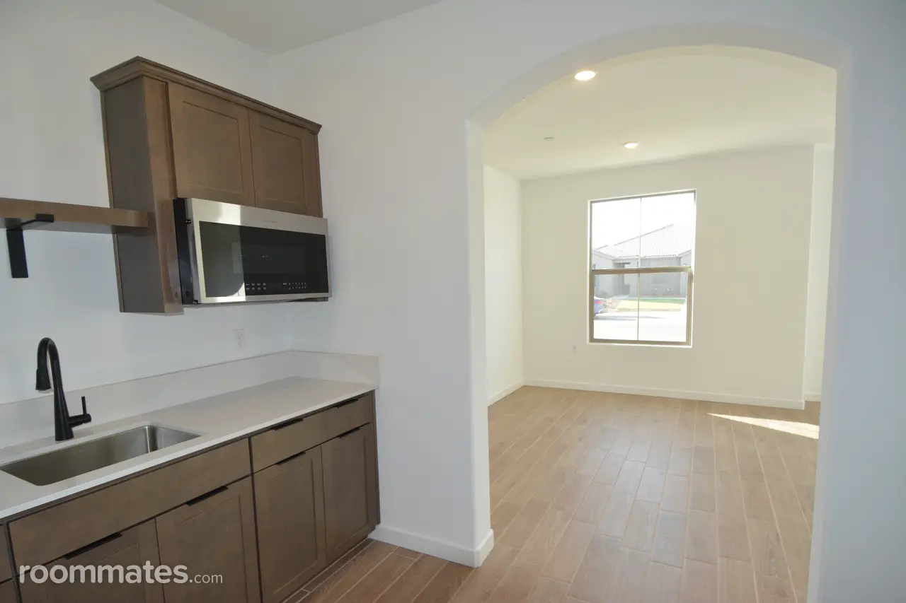 Profile photo 10 of 11