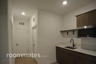 Room for rent in Bakersfield, CA $1500, other