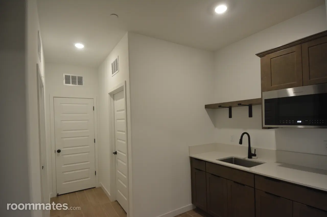 Profile photo 4 of 11