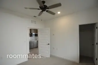 Room for rent in Bakersfield, CA $1500, other