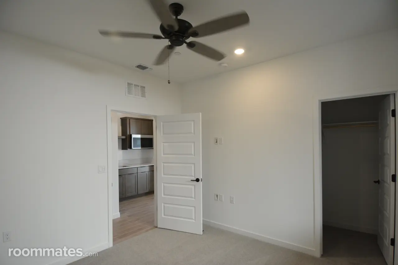 Profile photo 3 of 11