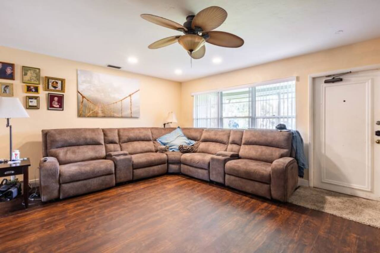 Profile photo 10 of 14