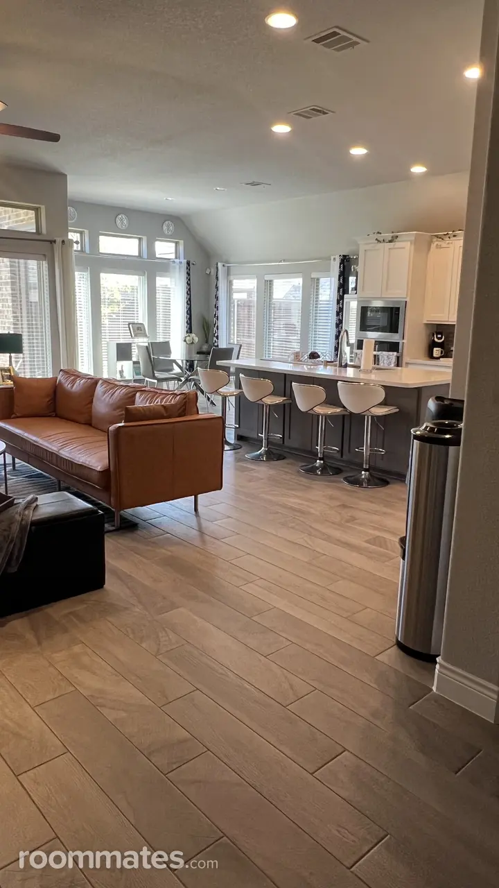 Profile photo 2 of 11