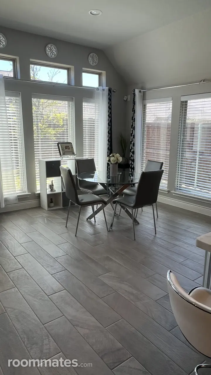 Profile photo 4 of 11