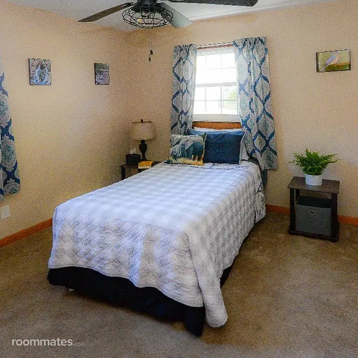 Room for rent in Hamburg, NJ $1000, house