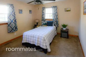 Room for rent in Hamburg, NJ $1000, house