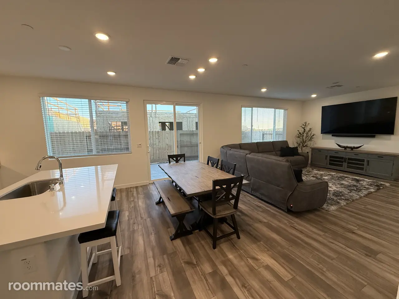 Profile photo 7 of 8