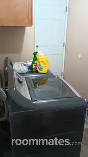 Room for rent in Hesperia, CA $700, house