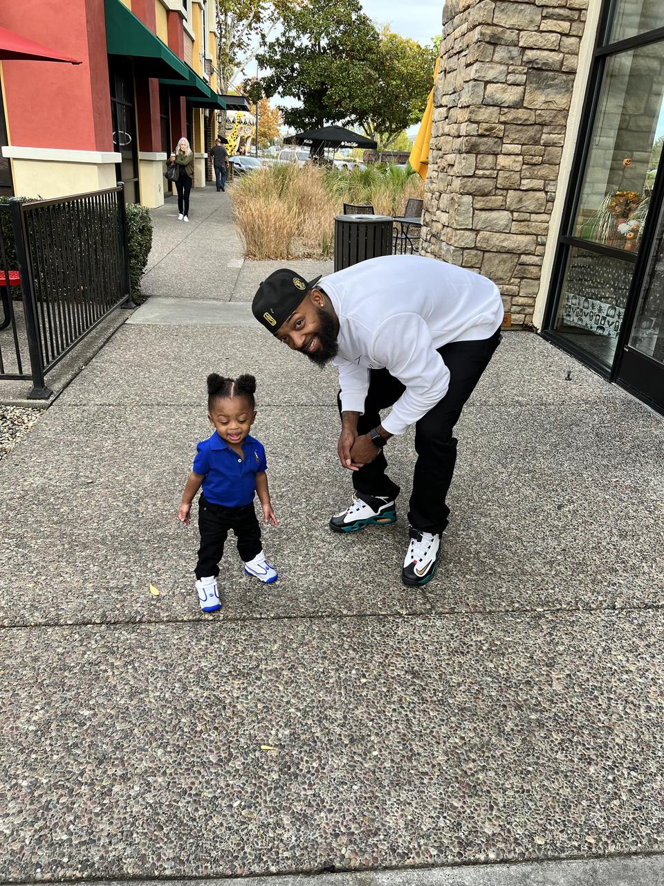 Profile photo 1 of 1